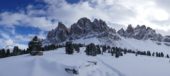 suedtirol-wanderreise-geislerspitzen-panorama-schnee-ausblick