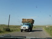 Armenien-Wanderreise-Gegenverkehr-Heuernte