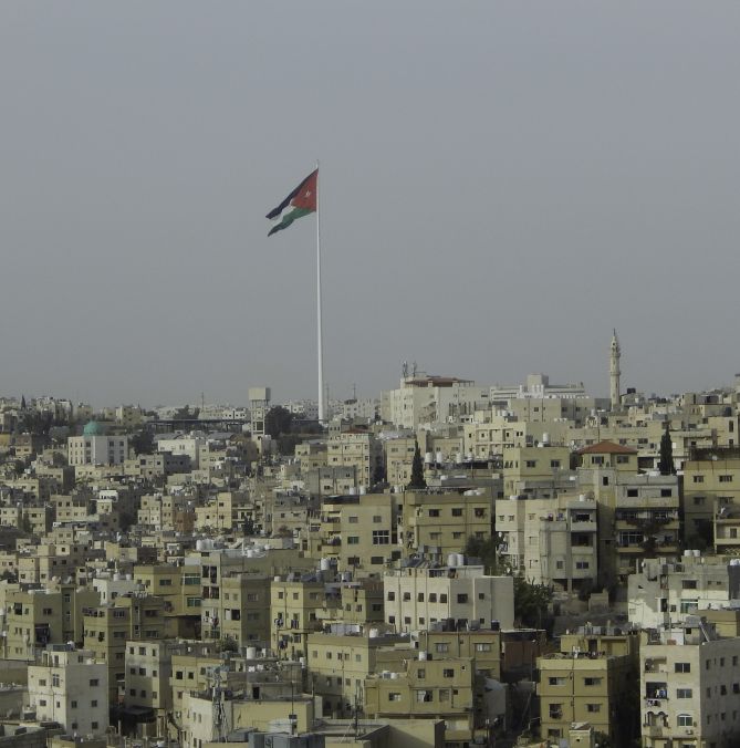 Jordanien Amman mit Flagge
